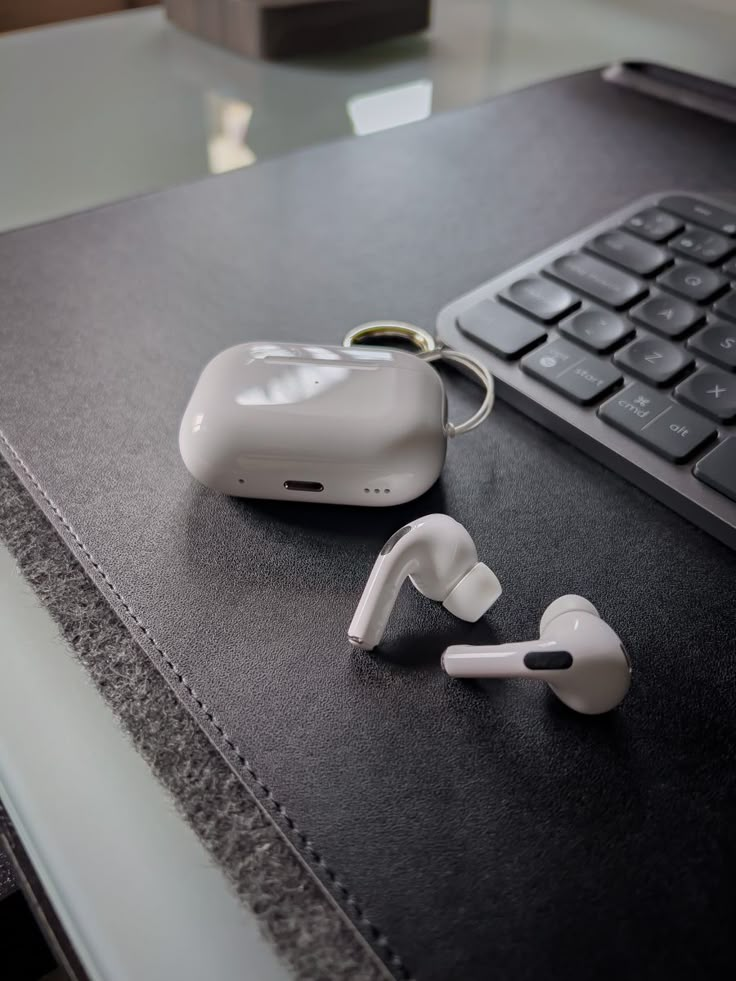 Apple AirPods Pro (2nd generation) with MagSafe Case (USB-C) Bluetooth  (White, True Wireless) with 1 year seller warranty